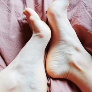 Free_lovely_feet_'s media