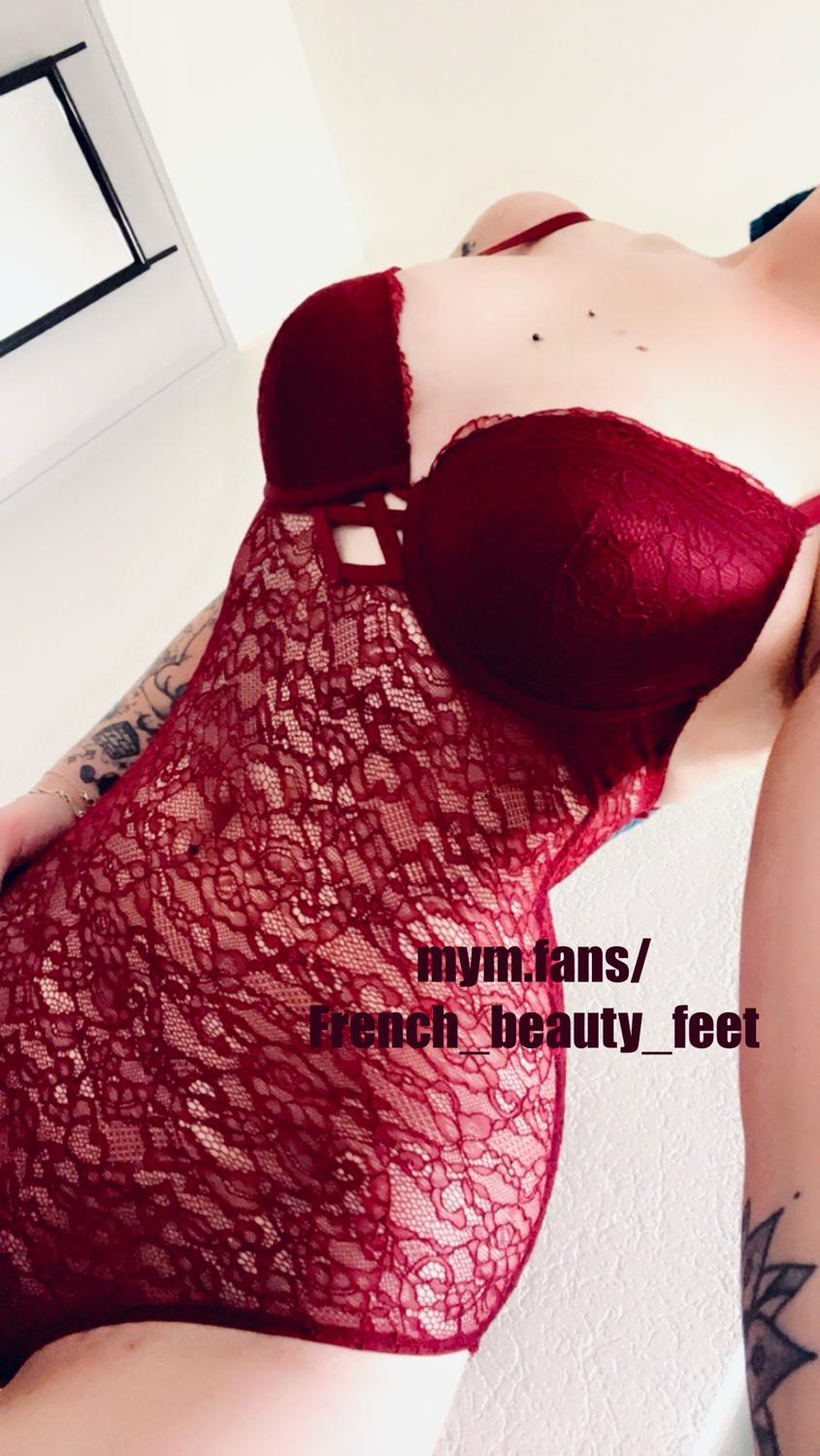 French_beauty_feet's media