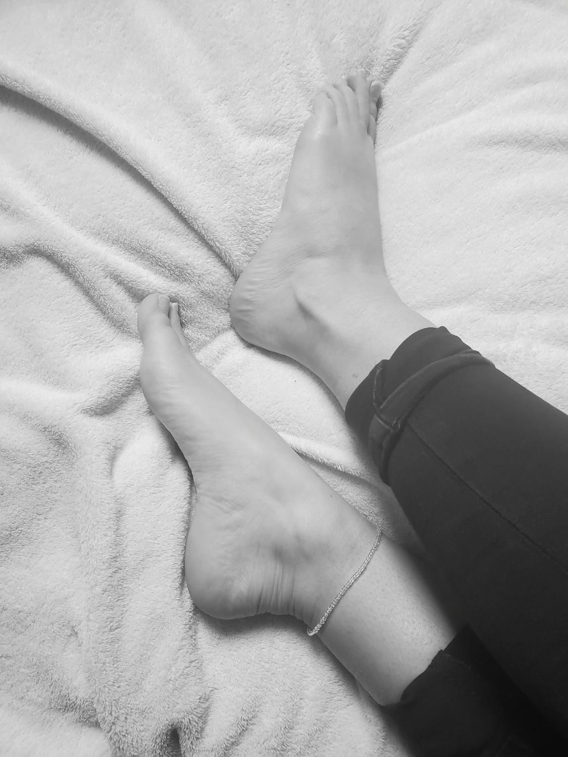 French_feetlover's media