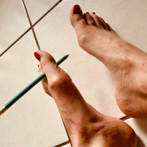 French_sexy_little_toes's media