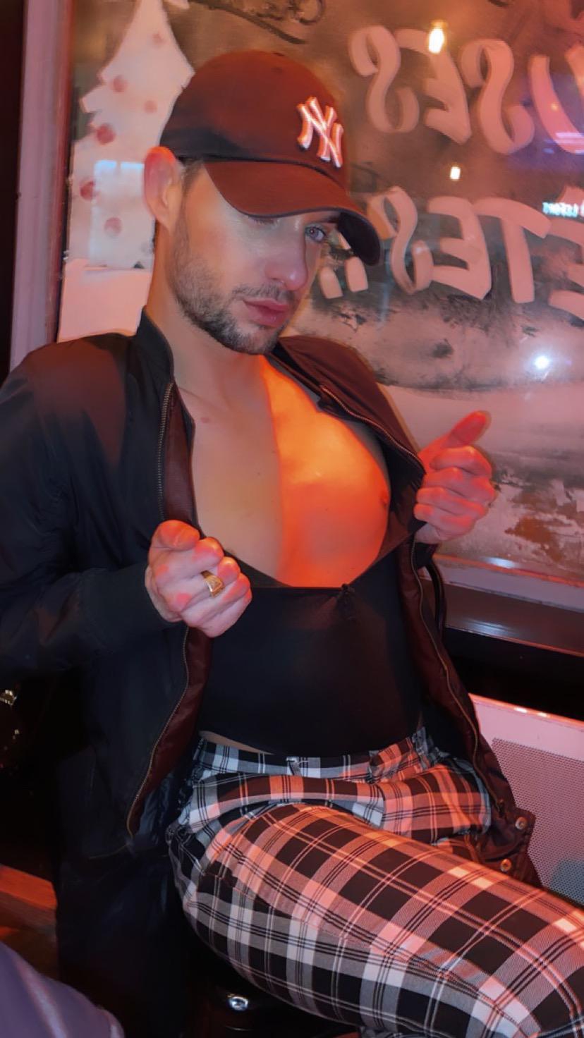 Frenchcouplegay's media
