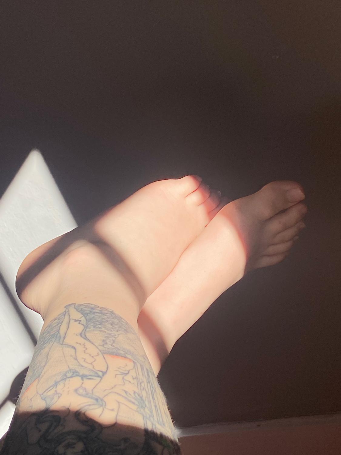 Frenchfeetpics's media