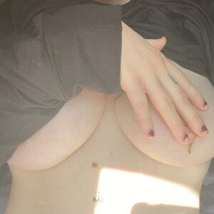 Frenchfeetpics's media