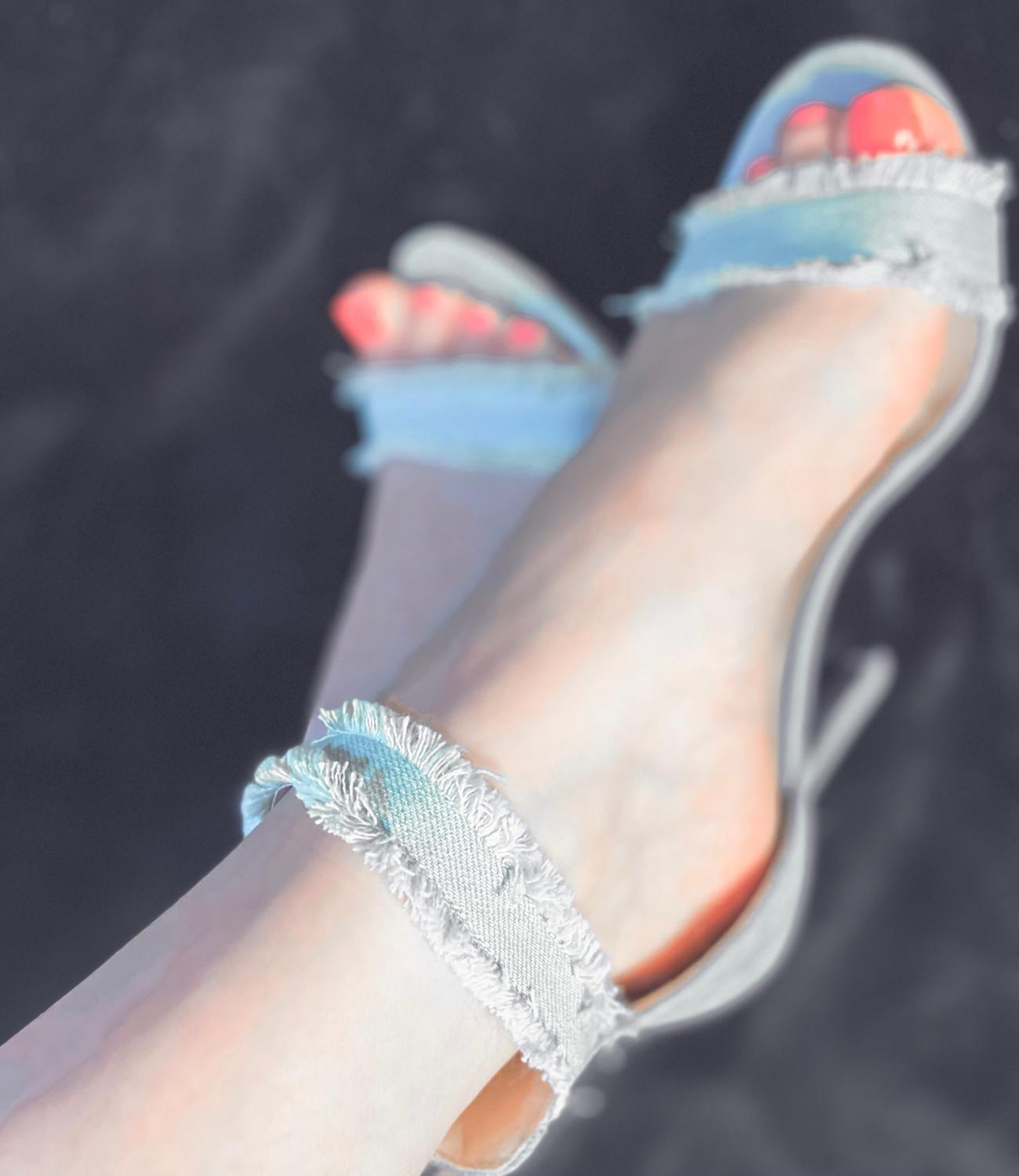 Frenchies_feets's media