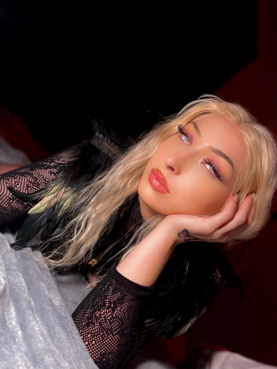 Frenchrapqueen's media