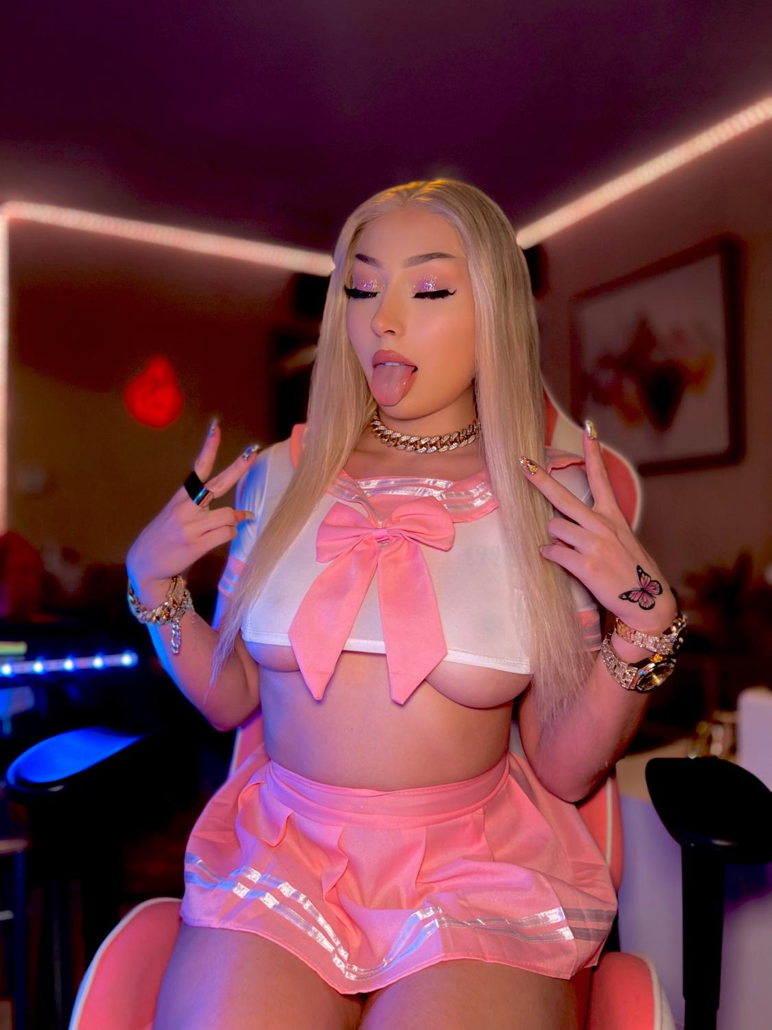 Frenchrapqueen's media