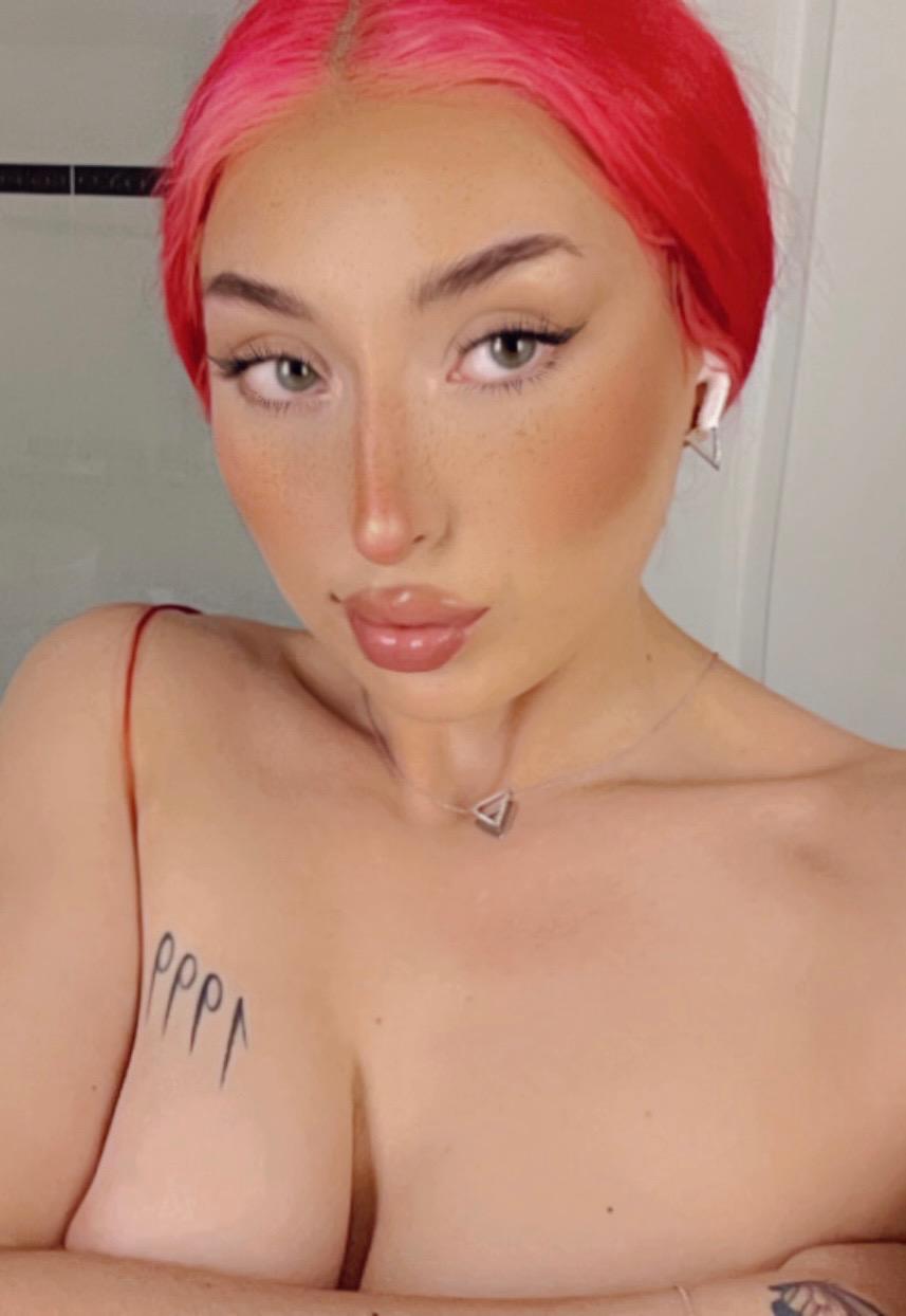 Frenchrapqueen's media