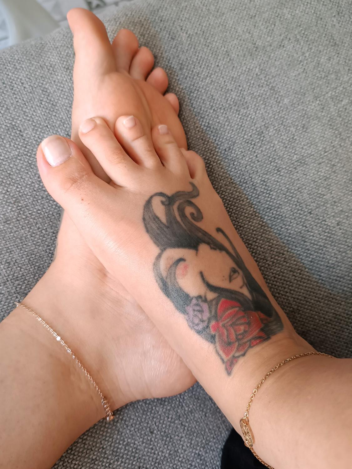 Frenchtattoooedfeet's media