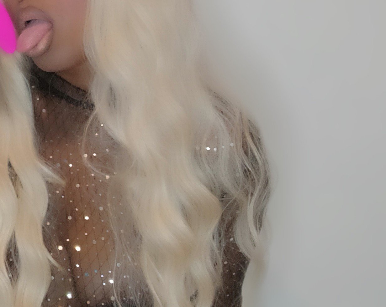 Frenchy_beauty_curvy's media