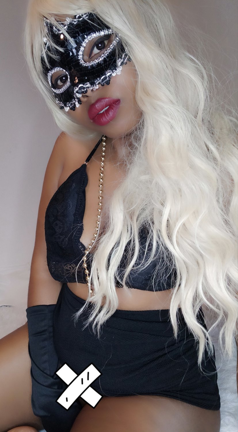 Frenchy_beauty_curvy's media