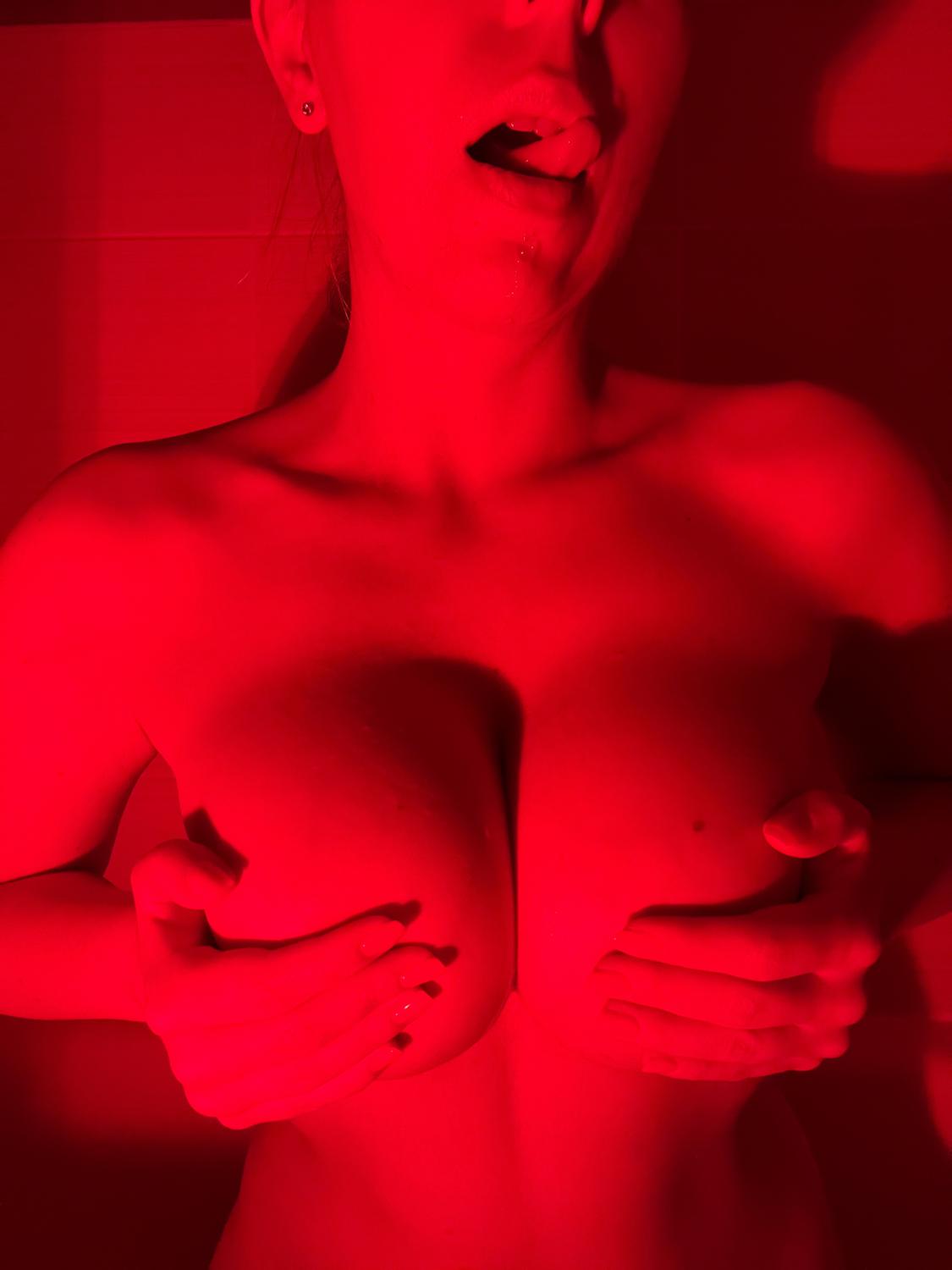 Frsensualcpl's media