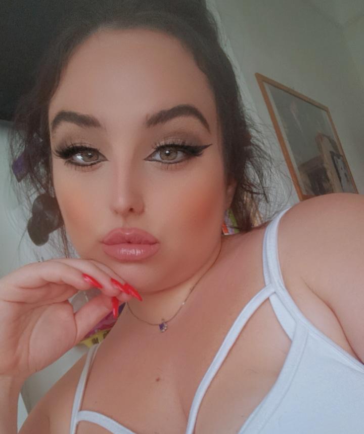 Giulydressed's media