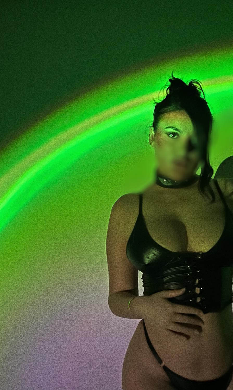 Glamgoomi's media