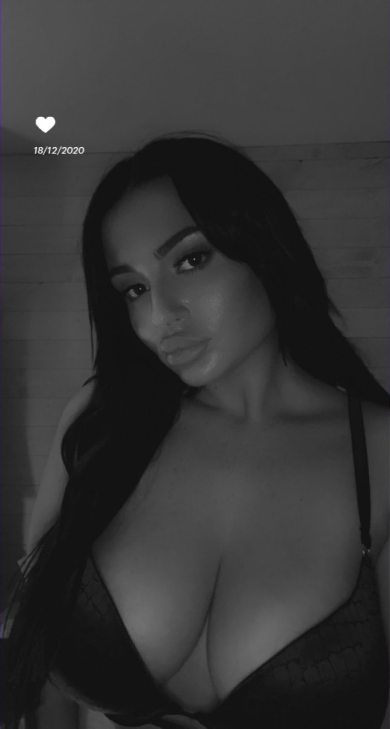Glamgoomi's media