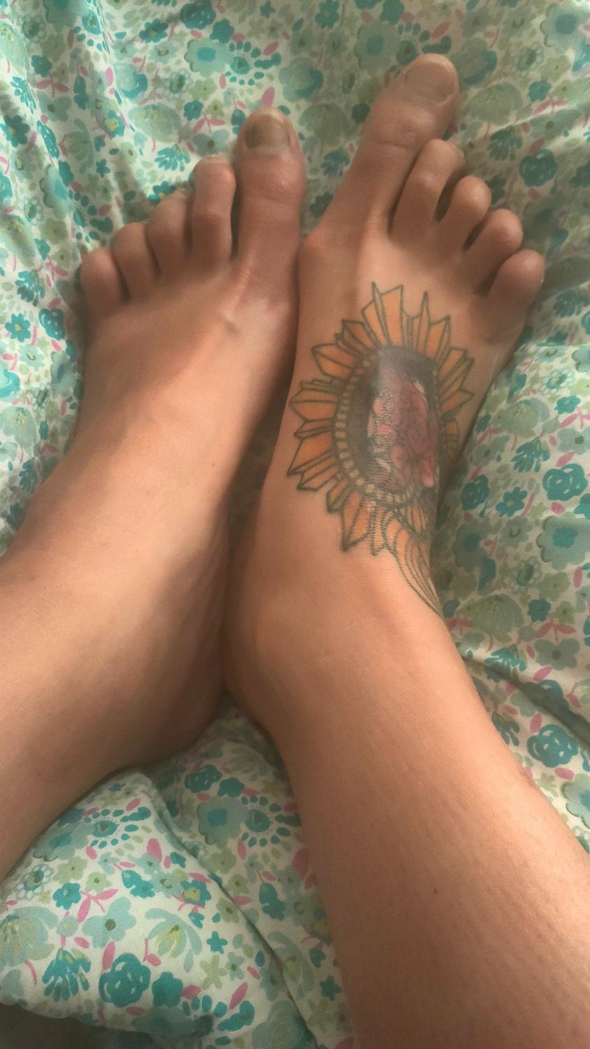Goddess_with_big_feet's media