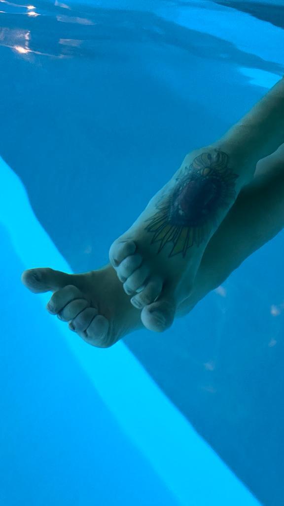 Goddess_with_big_feet's media