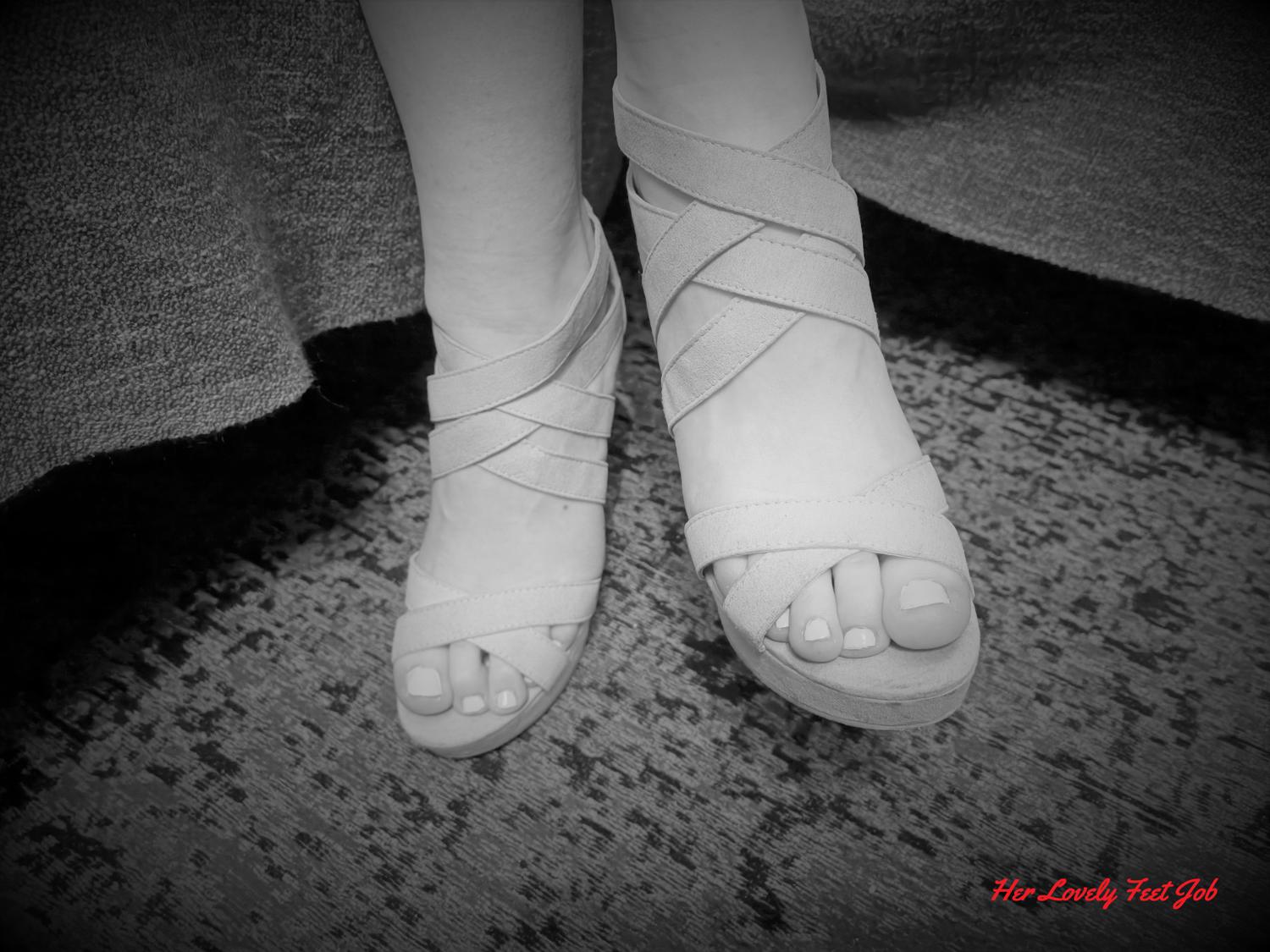 Her_lovely_feet_job's media