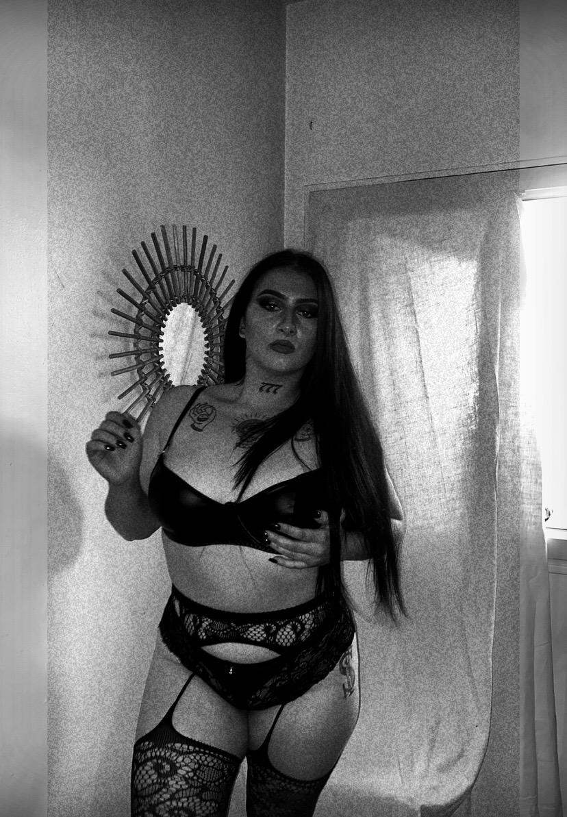 Heyla_body's media