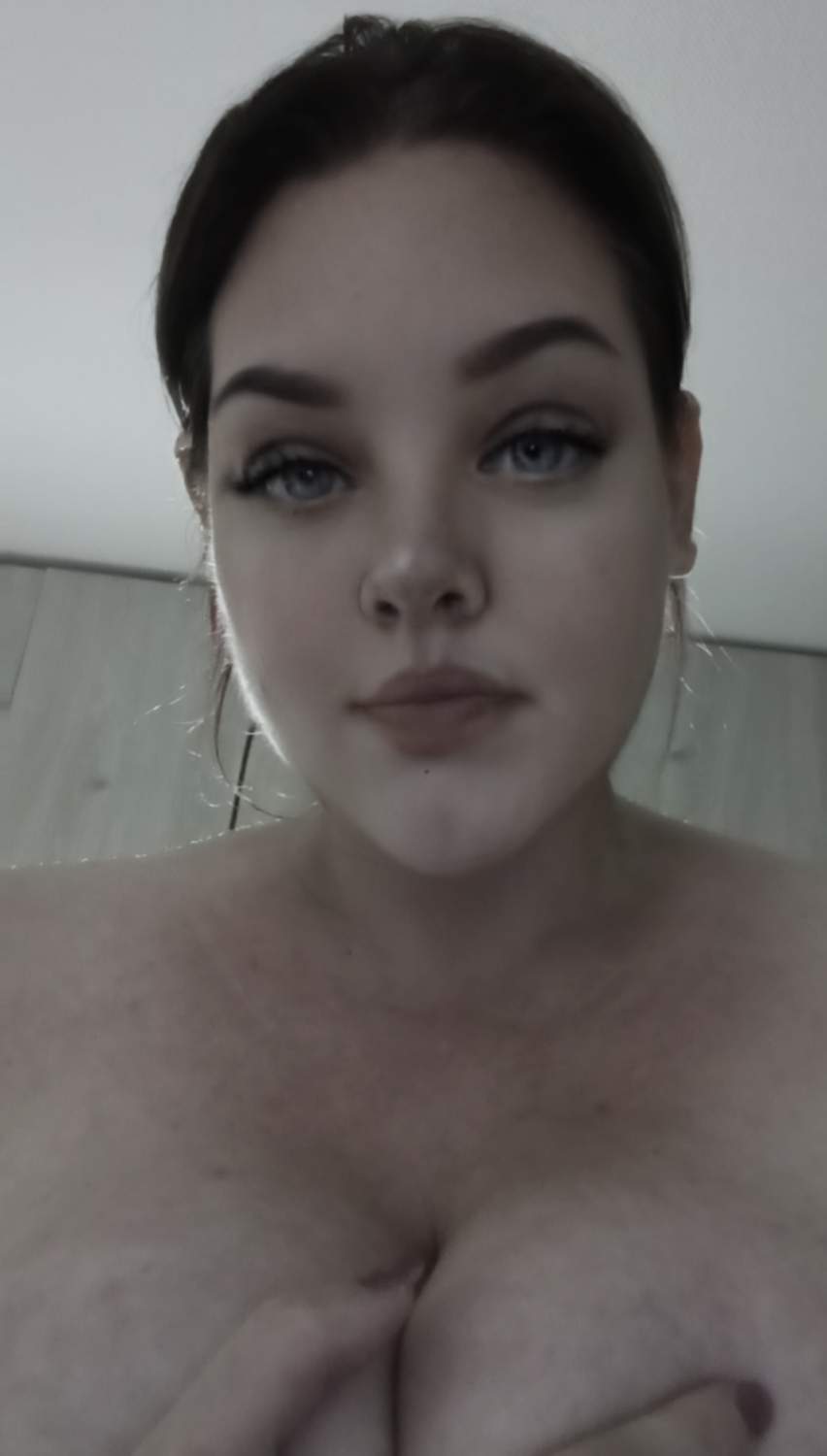 Honeyfetishfeet's media