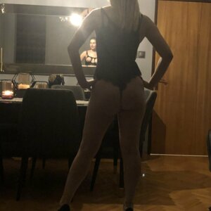Hot_milfwife's media