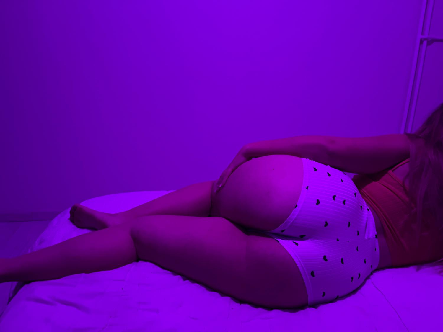 Hotjulie47_'s media