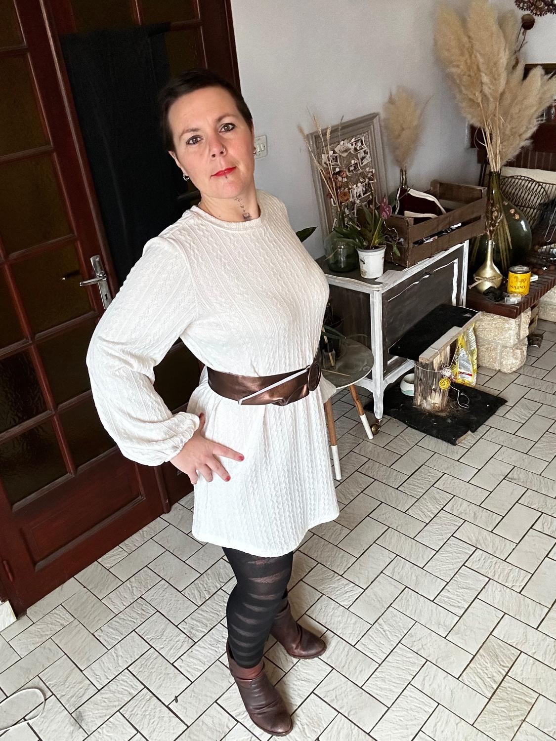 Hotnena's media