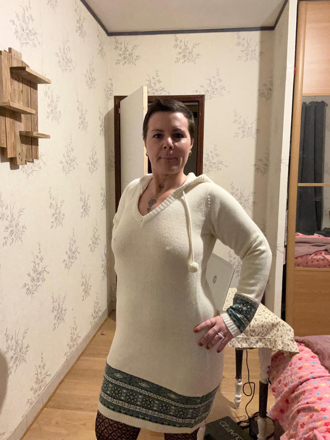 Hotnena's media