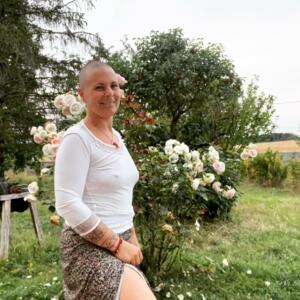Hotnena's media