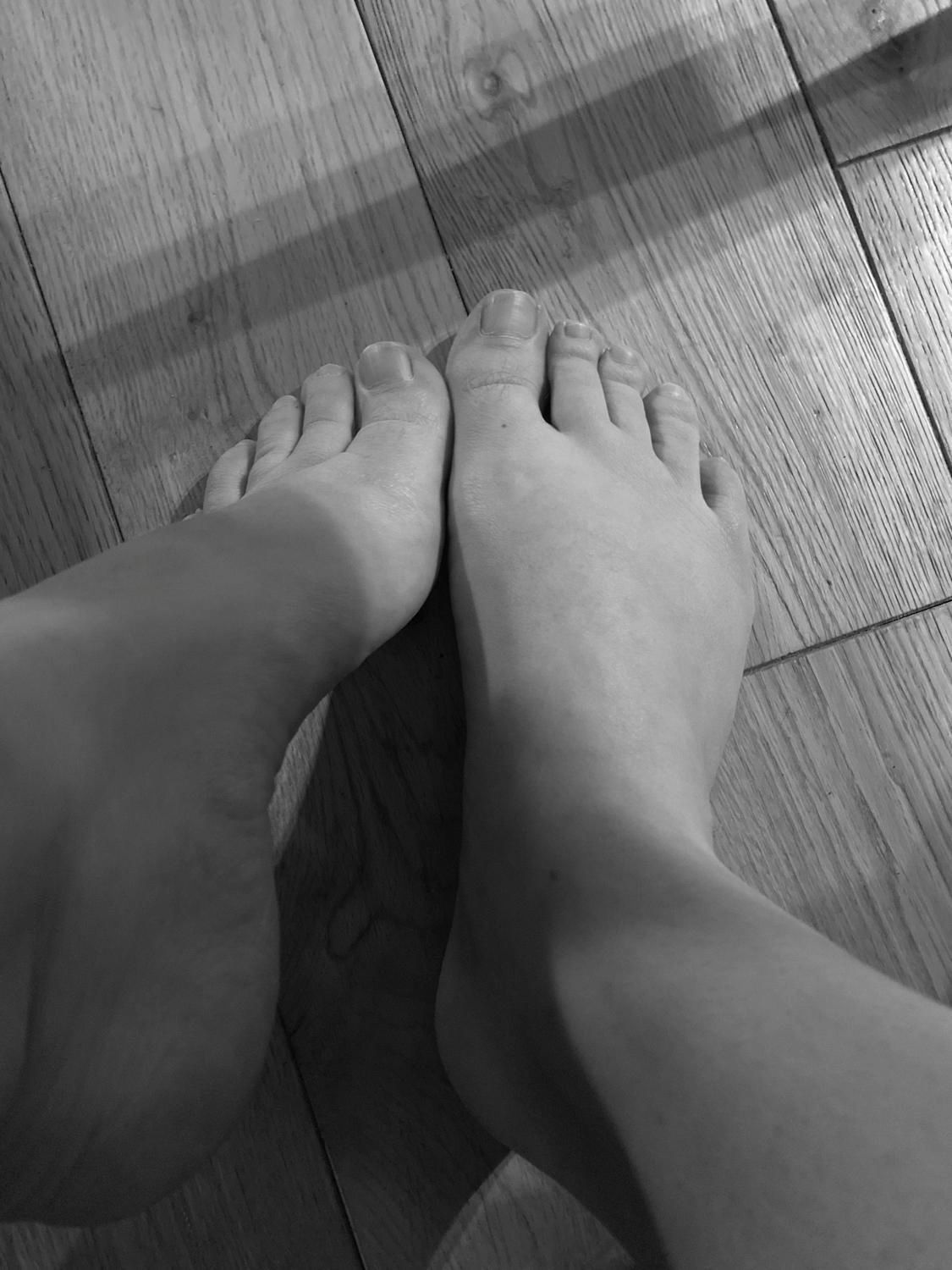 Isaline_feet's media