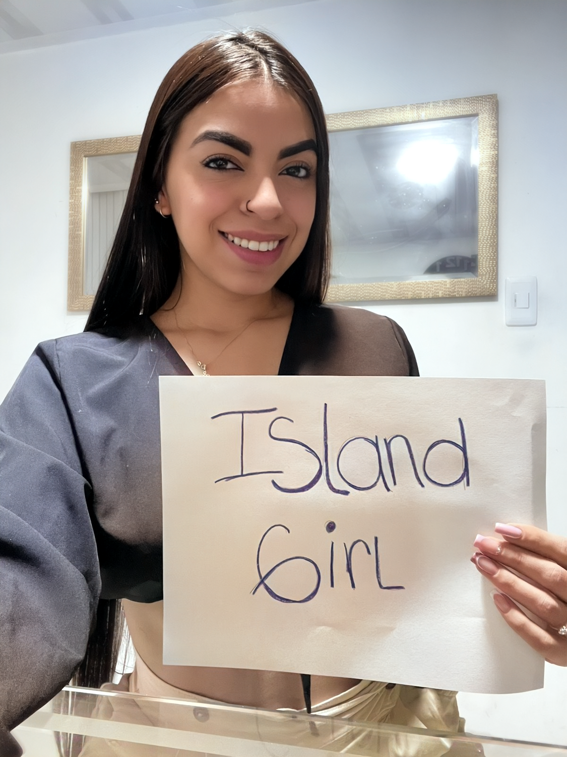 ISLANDGIRLS's media