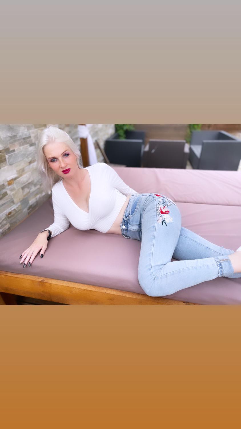 Jadelatour's media