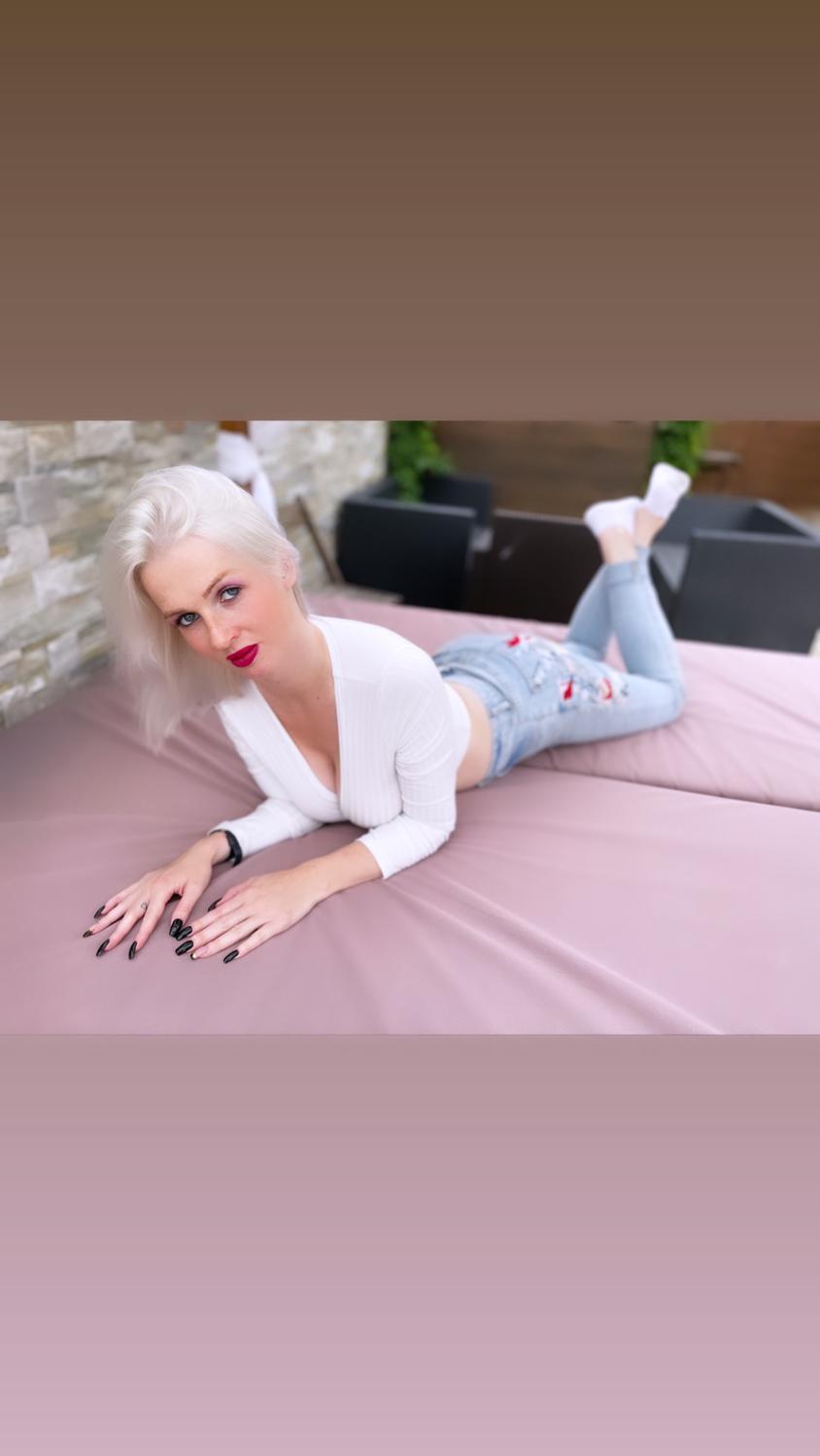 Jadelatour's media