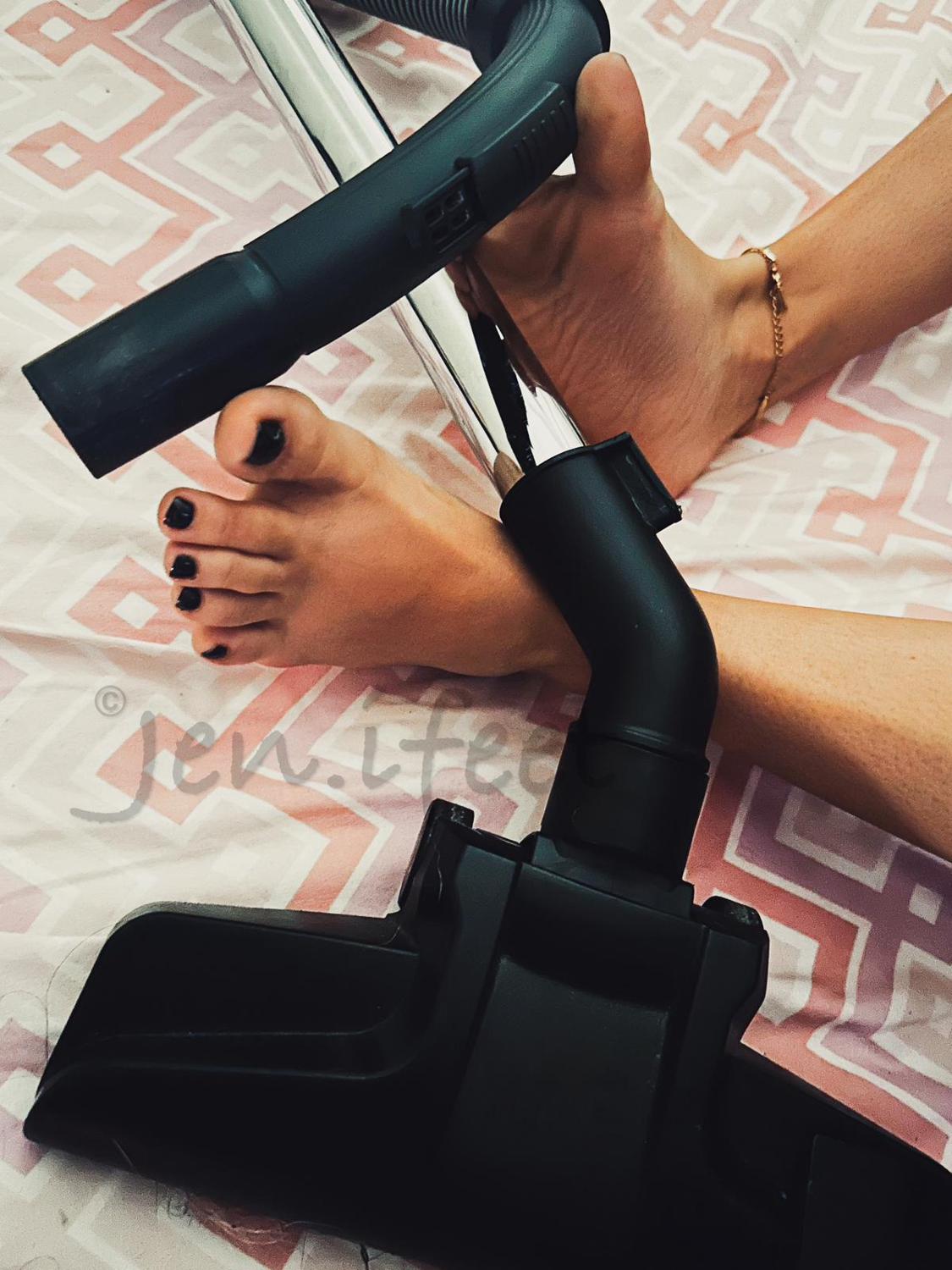 Jenifeet's media