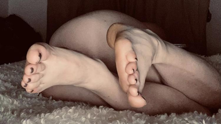 Jennsexyfeetfr's media