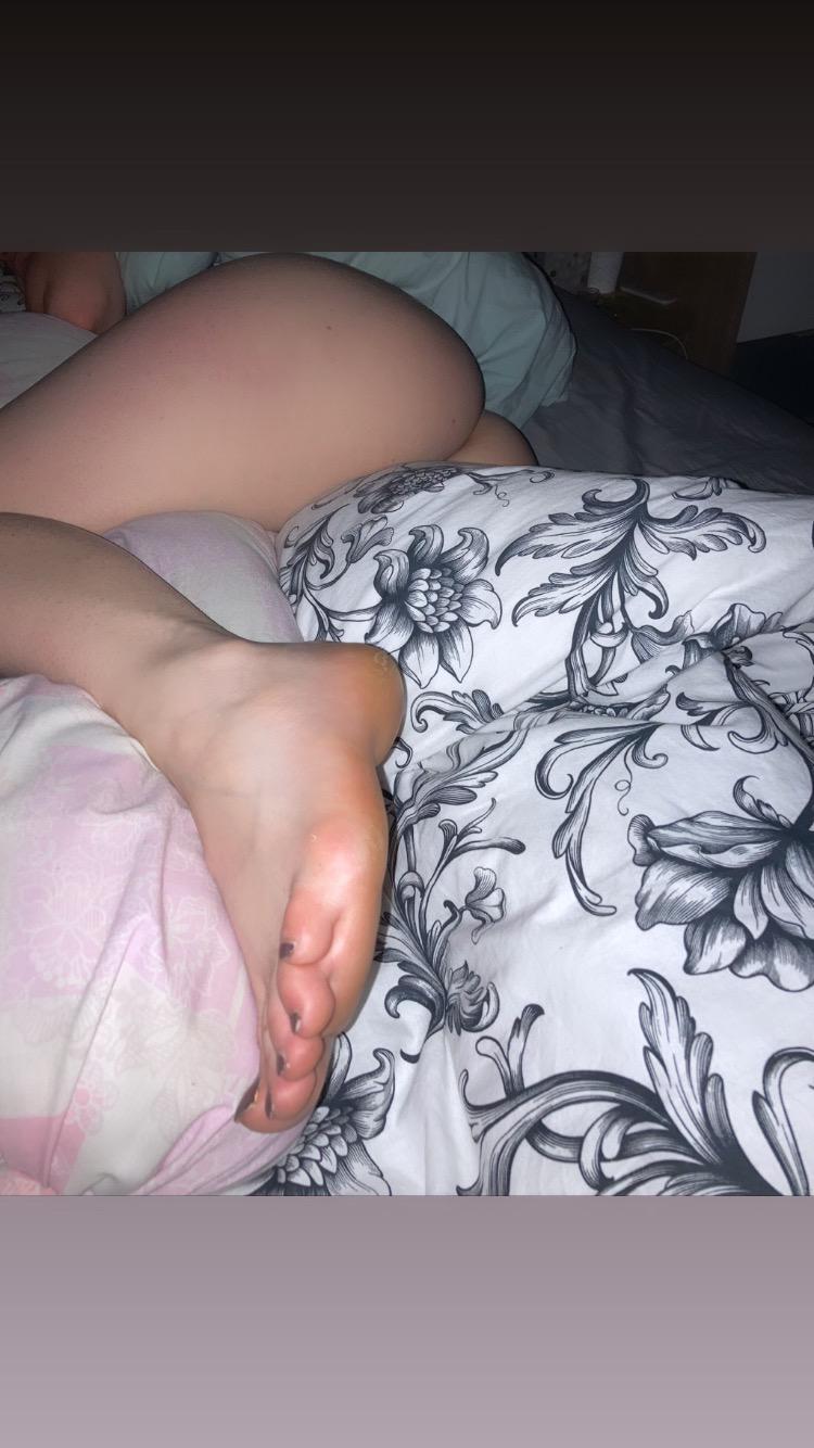 Jennsexyfeetfr's media
