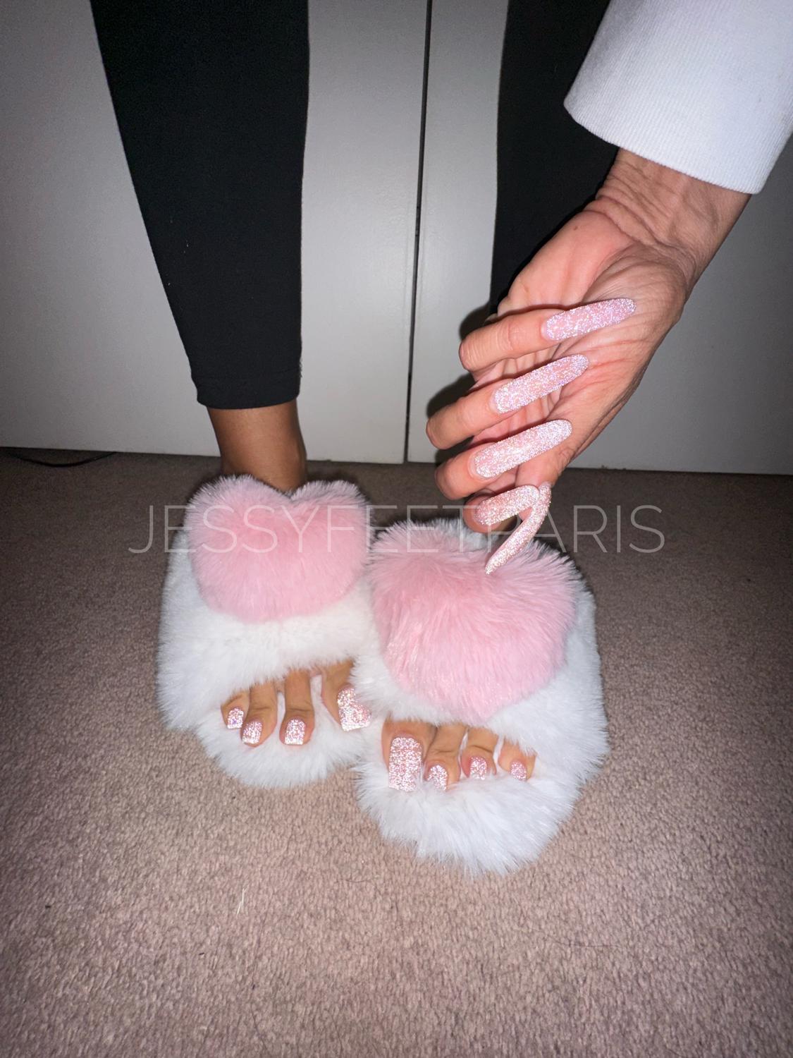 Jessyfeetparis75's media