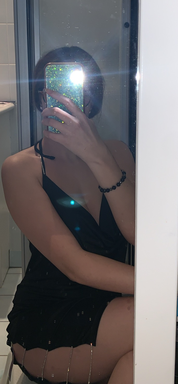 Jmenbatslesboobs_'s media