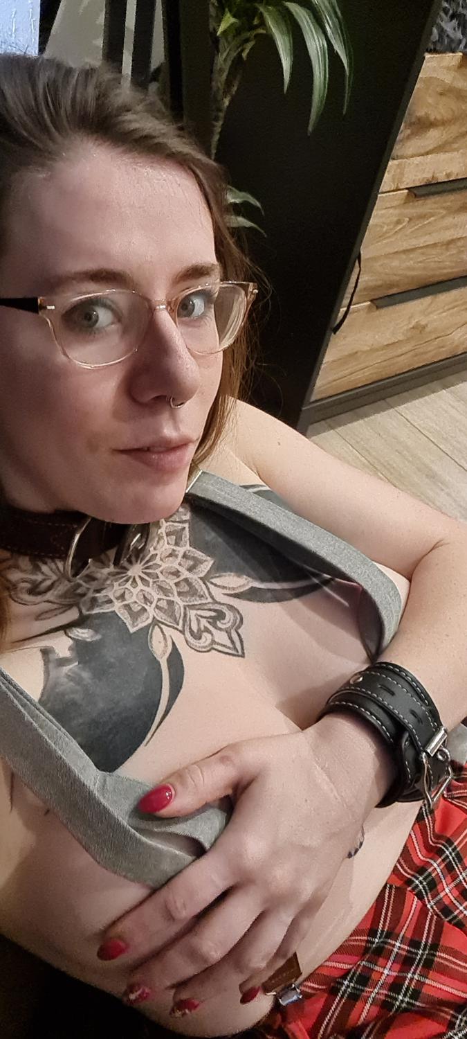 Julia_robin_sexe_domination's media
