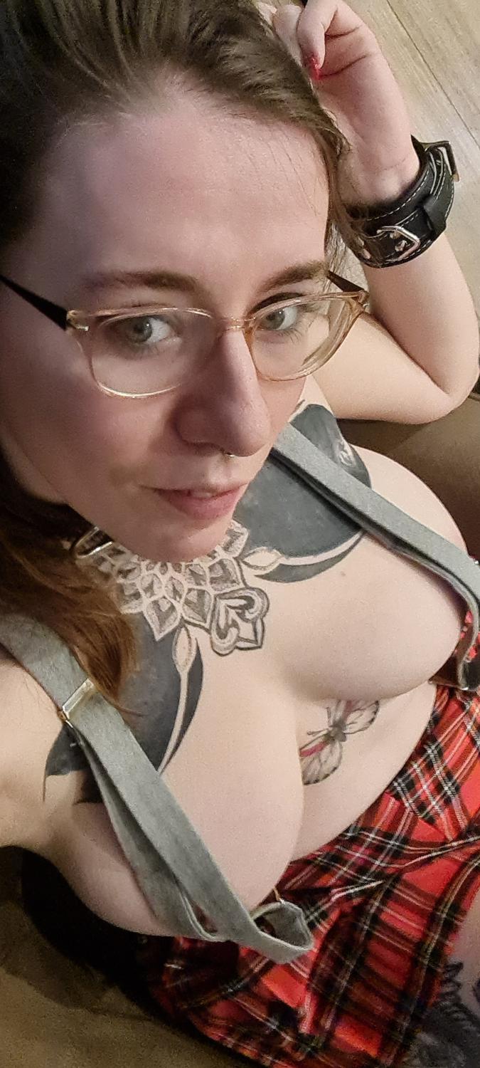 Julia_robin_sexe_domination's media