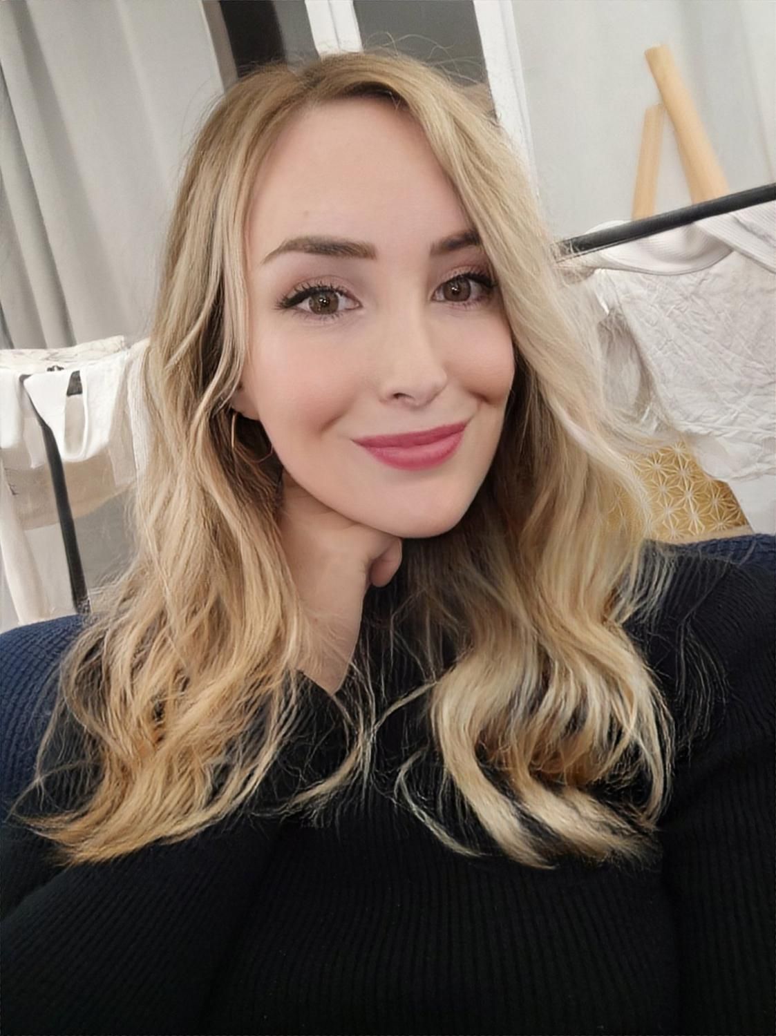 Julie_girlfriend_experience's media