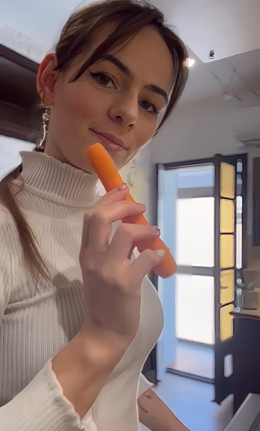 Julie_tongue_official's media