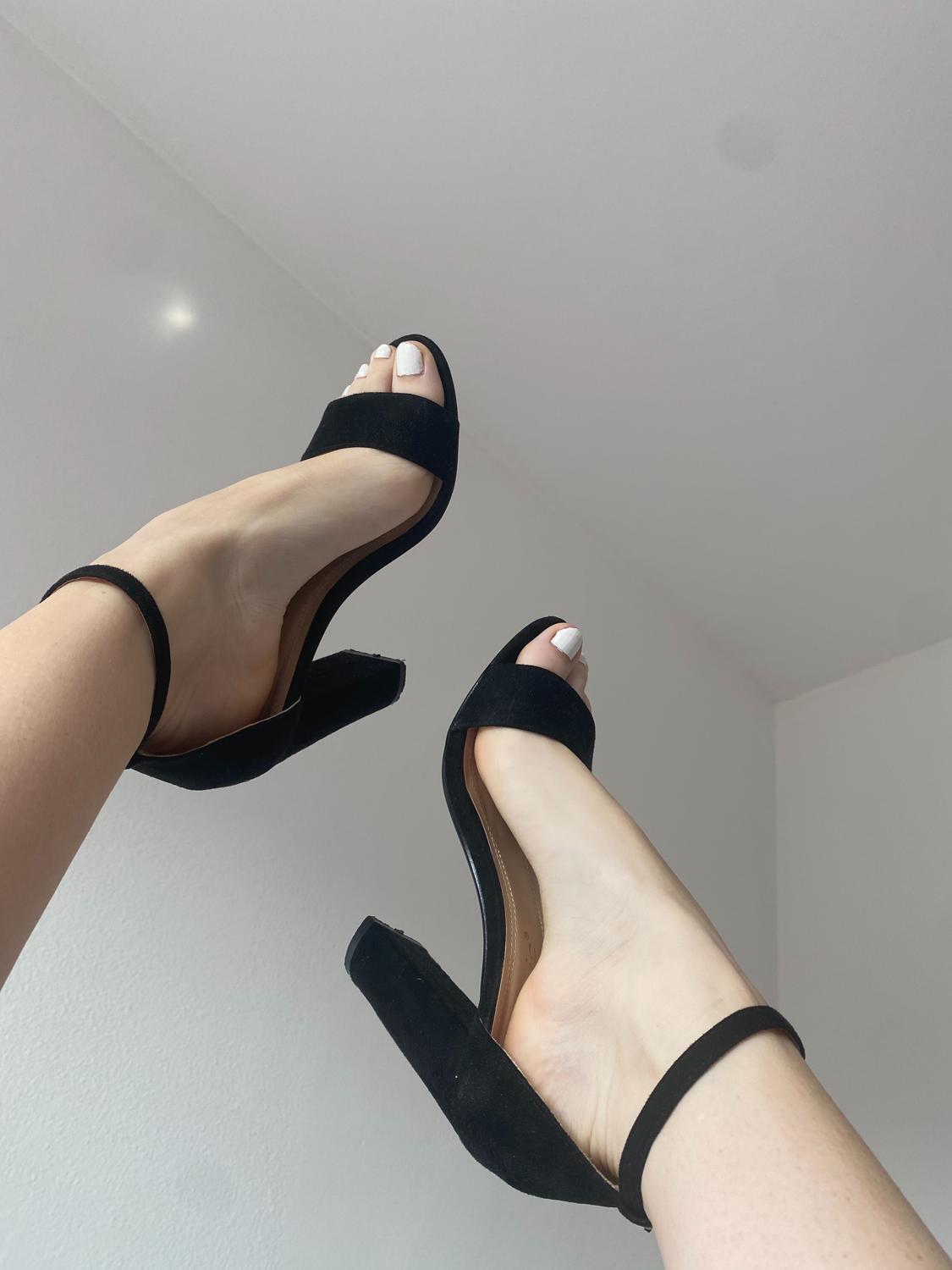 Juliefrenchfeet's media