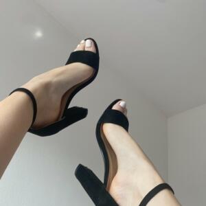 Juliefrenchfeet's media
