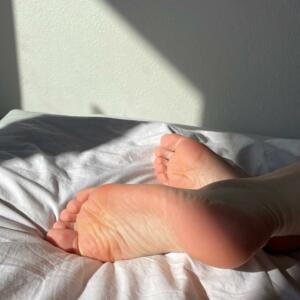 Juliefrenchfeet's media