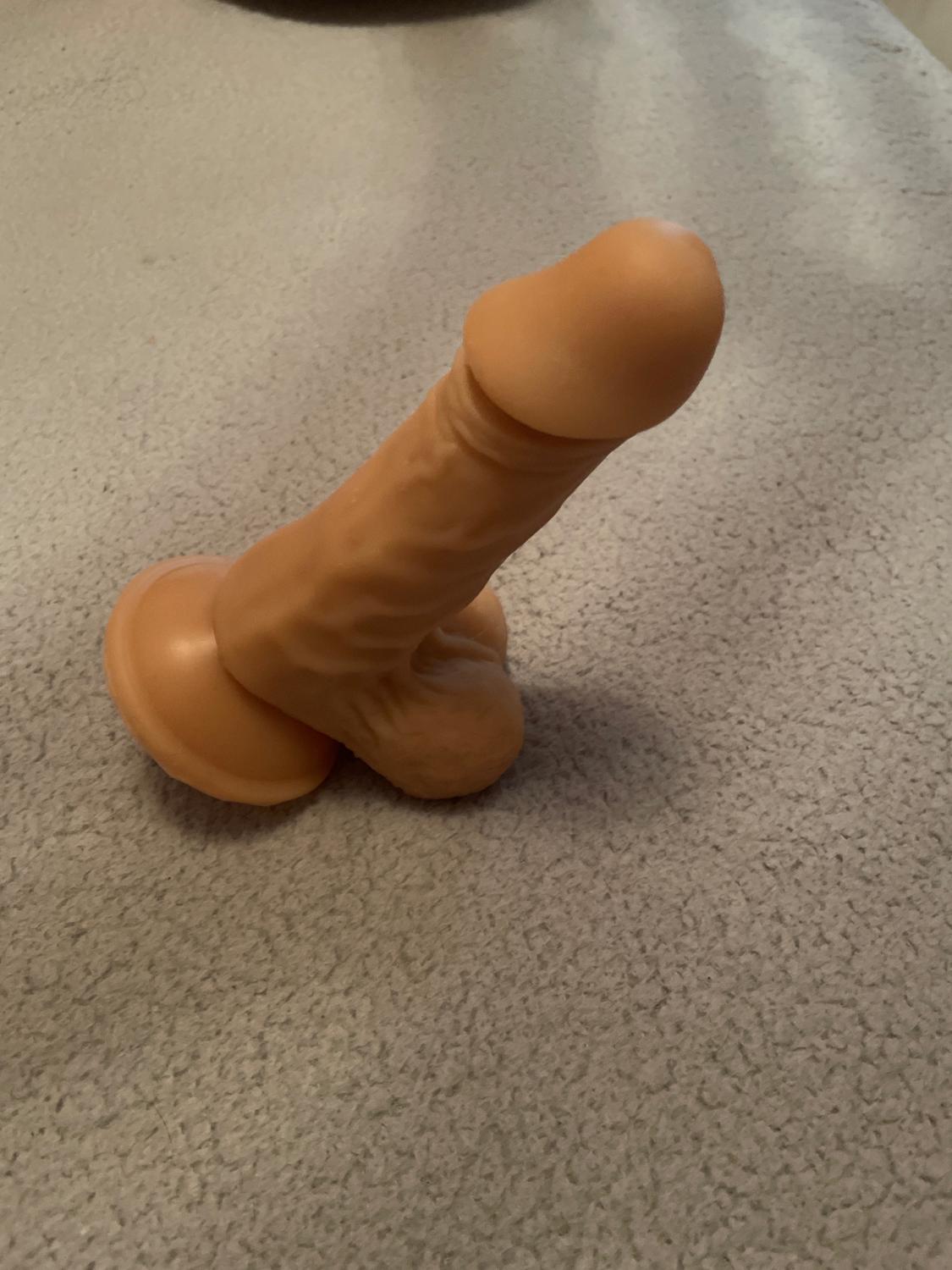 Kikpoops's media