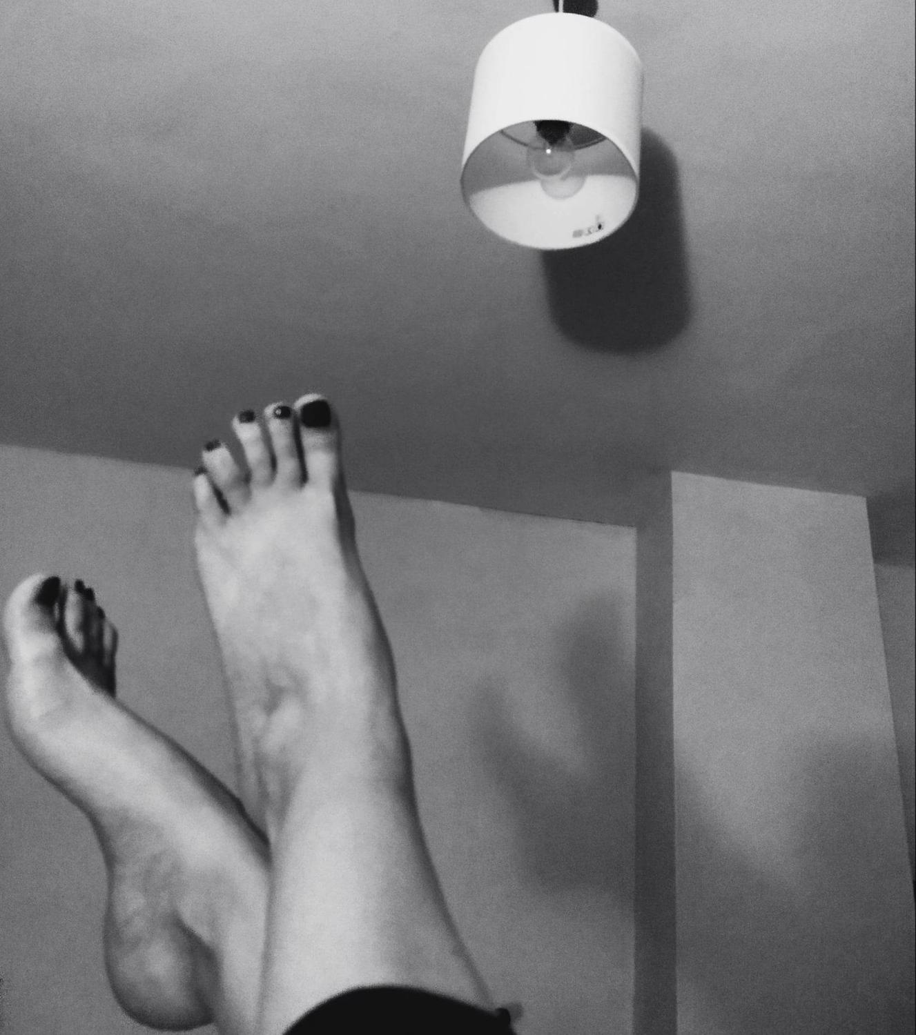 Kisskissgirl_pieds_mains_sexy_nylon_collants's media