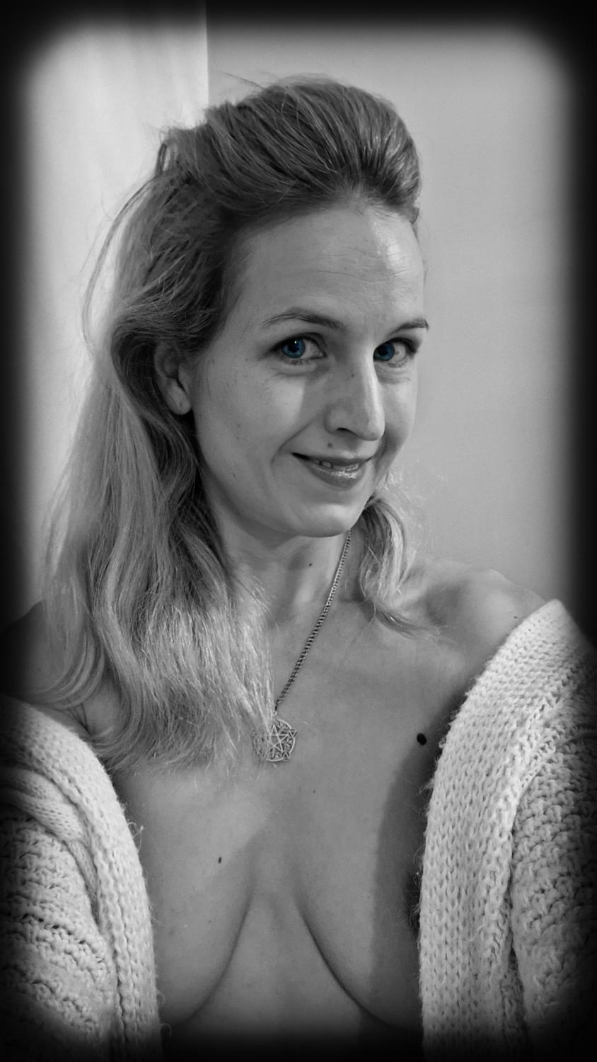Lady_enchanteresse's media