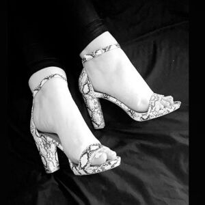 Lady_littletoes's avatar