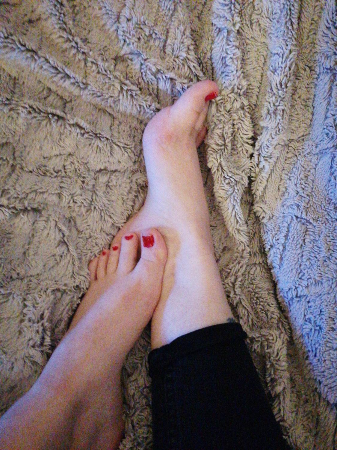 Lara_feet_95's media
