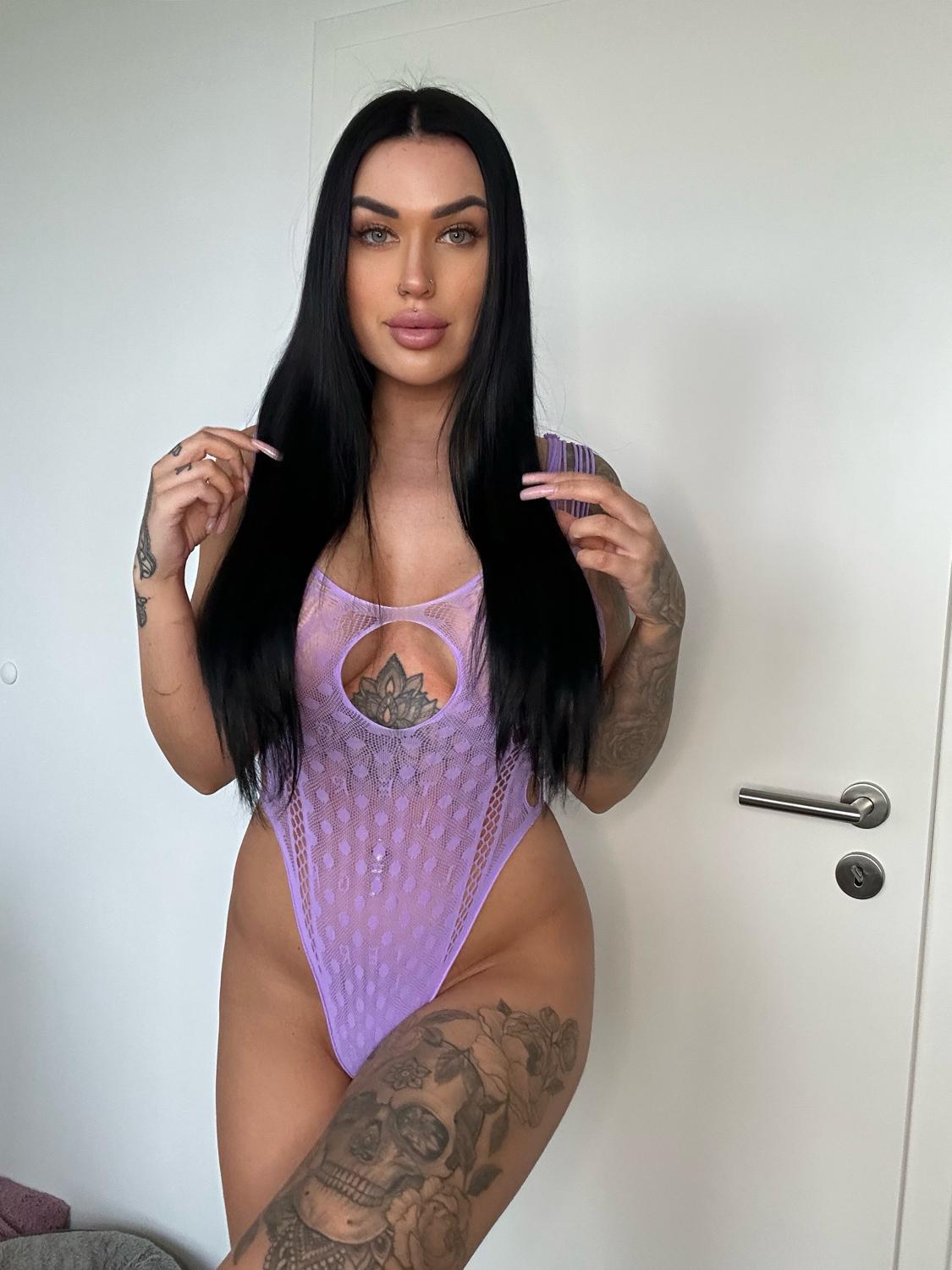 Laraavoss's media
